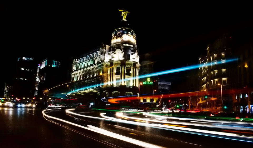 Imagen de Madrid por la noche libre de derechos de autor (Pixabey)