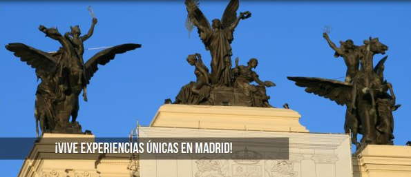 Las esculturas de bronce de 3 Pegasos en el techo del Ministerio de Agricultura de Madrid, fotografía obra de Qué Hacer En Madrid